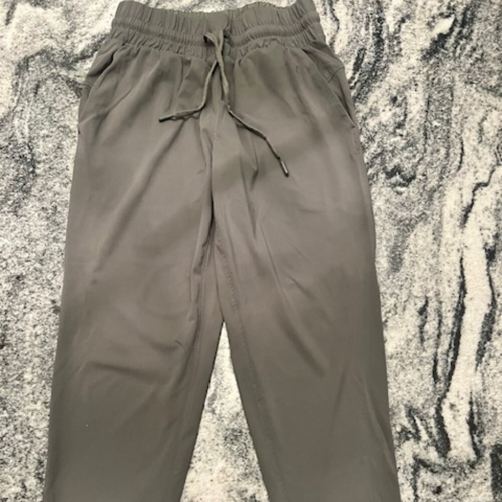 Member's Mark Women's Favorite Soft Joggers in size Sm soft stretch jersey